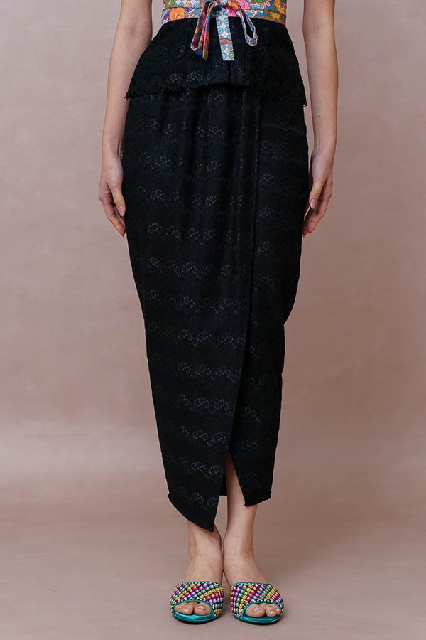 DANA FARIS LACE NYONYA SKIRT (ONYX BLACK)
