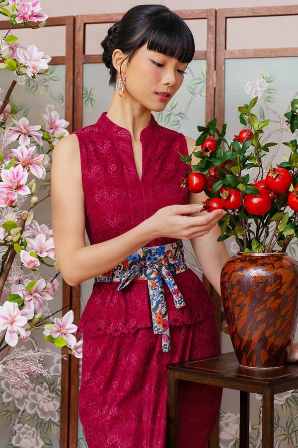 DANA FARIS LACE KEBAYA (RICH MAROON)