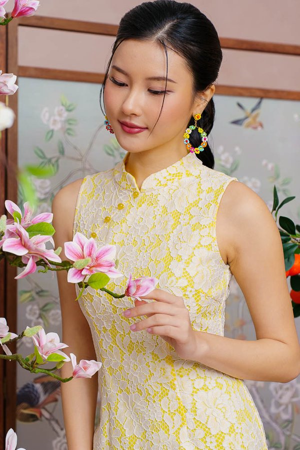 PEARL OF THE ORIENT GUIPURE LACE QIPAO (LEMON CHIFFON)