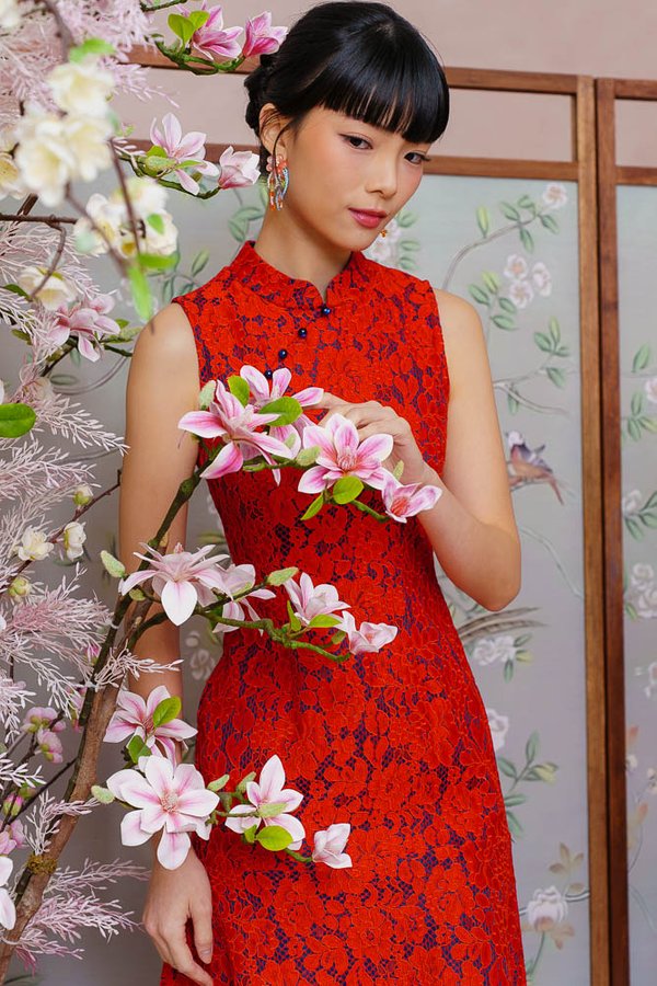 PEARL OF THE ORIENT GUIPURE LACE QIPAO (SCARLET RED)