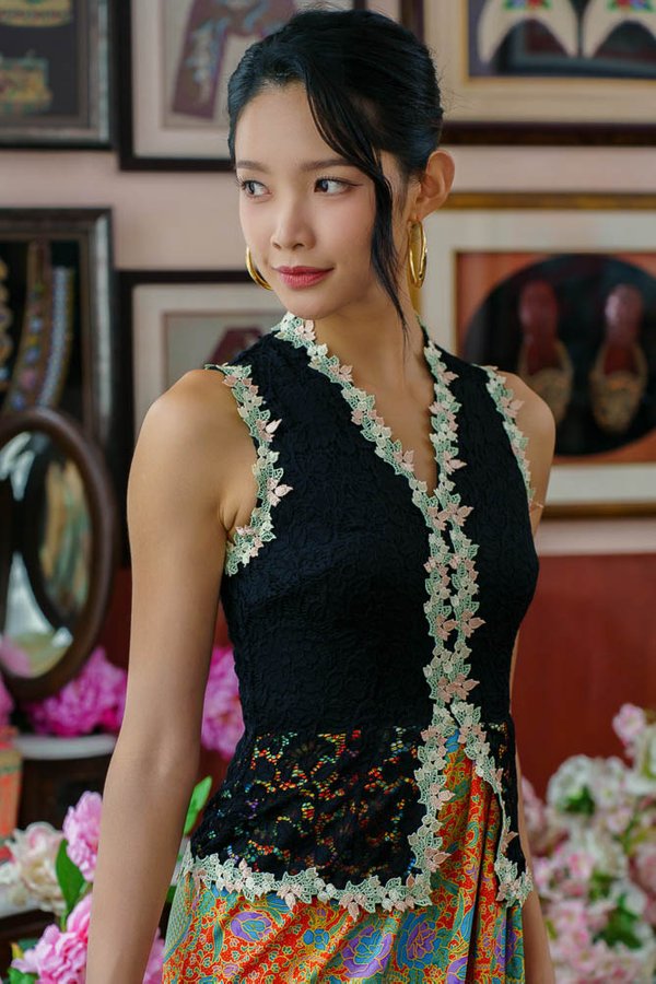 SONG OF THE DAYANG LACE KEBAYA DRESS (CLASSIC BLACK)
