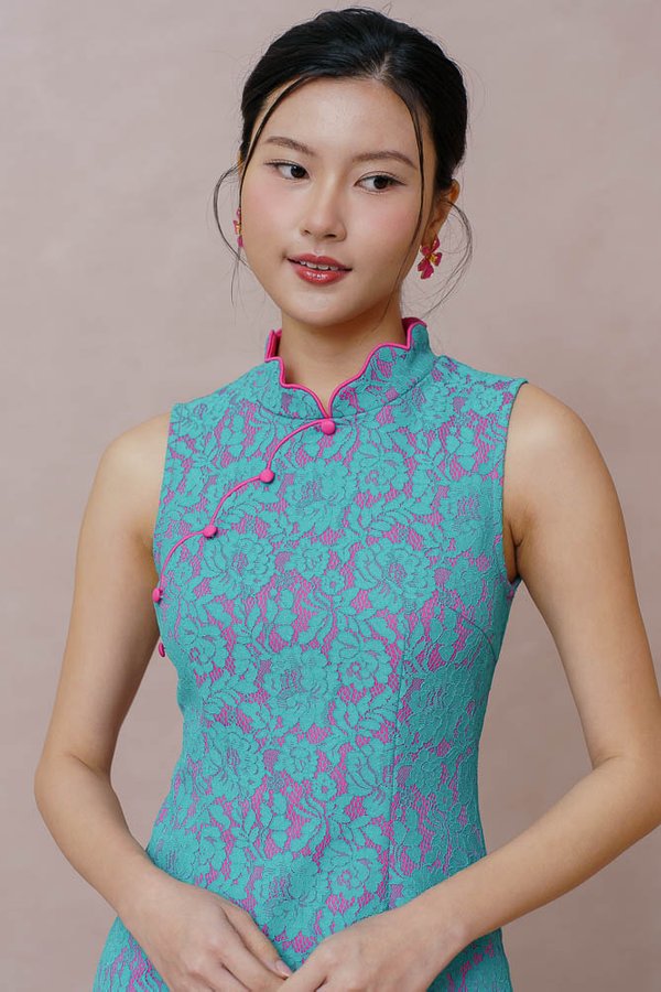 THE GOLDEN HOUR GUIPURE LACE CHEONGSAM DRESS (FUCHSIA MENTHE)