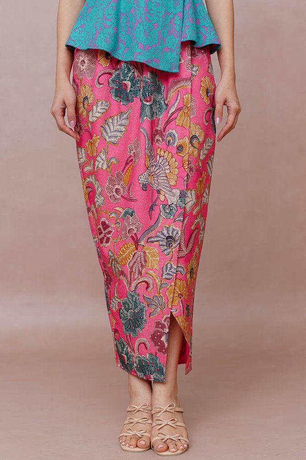 STARDUST PETALS BATIK NYONYA SKIRT (CABARET PINK)