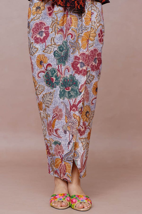 STARDUST PETALS BATIK NYONYA SKIRT (WISPY WHITE)