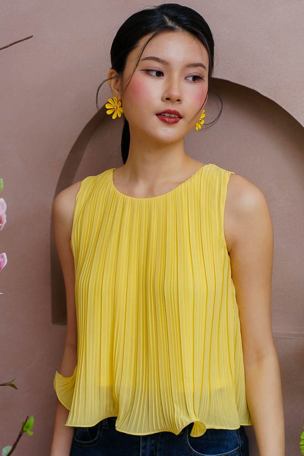 BELLE CURLED HEM PLEATED TOP (BUTTERMILK)