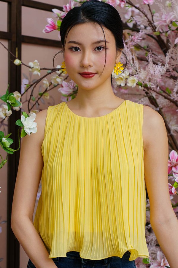 BELLE CURLED HEM PLEATED TOP (BUTTERMILK)