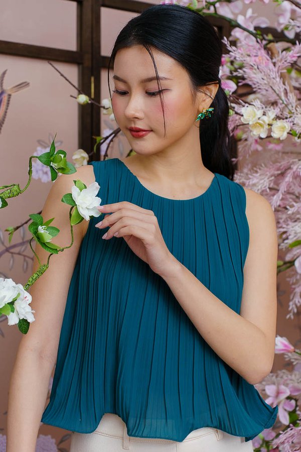 BELLE CURLED HEM PLEATED TOP (EMERALD)