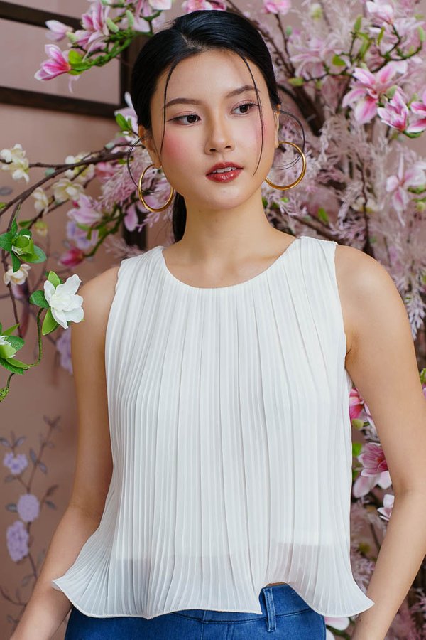 BELLE CURLED HEM PLEATED TOP (WHITE)