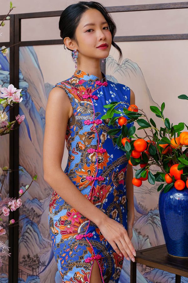 THE GOLDEN BLOSSOMS BATIK CHEONGSAM DRESS (ROYAL BLUE)