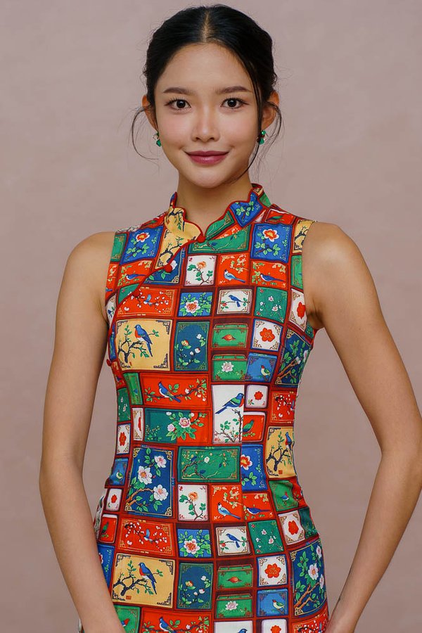 A HUNDRED PANELS OF SONGBEARERS CHEONGSAM DRESS (BOLD SATURATES)