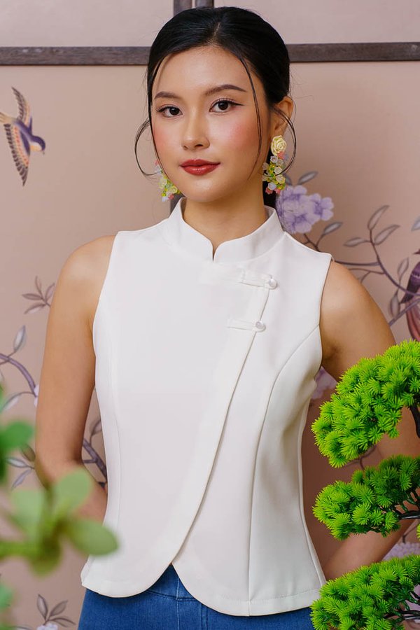 MOON GLADE CURVED HEM CHEONGSAM TOP (WHITE)