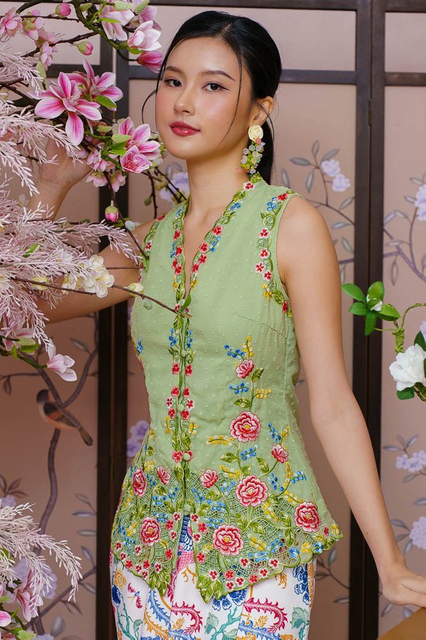 LITTLE NYONYA SWISS DOT EMBROIDERY NYONYA KEBAYA (PISTACHIO GREEN)