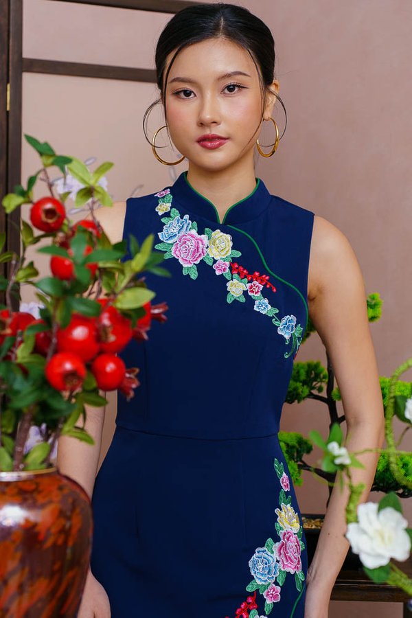 THE GRAND FLORAISON EMBROIDERY CHEONGSAM DRESS (NAVY)