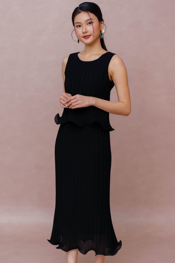 ESMERALDA CURLED HEM PLEATED DRESS (ONYX BLACK)