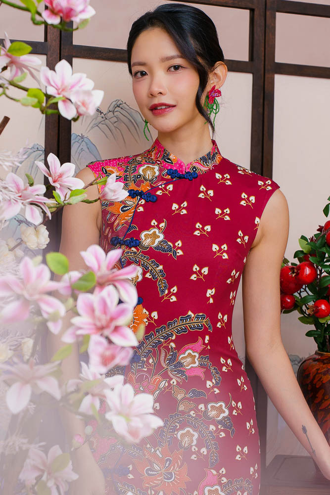 THE GOLDEN BLOSSOMS BATIK CHEONGSAM DRESS (VELVET WINE) | Faire Belle