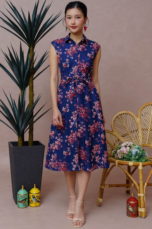 LOOM OF LIVING FLOWERS PRINT SHIRT DRESS (NAVY BLUE)