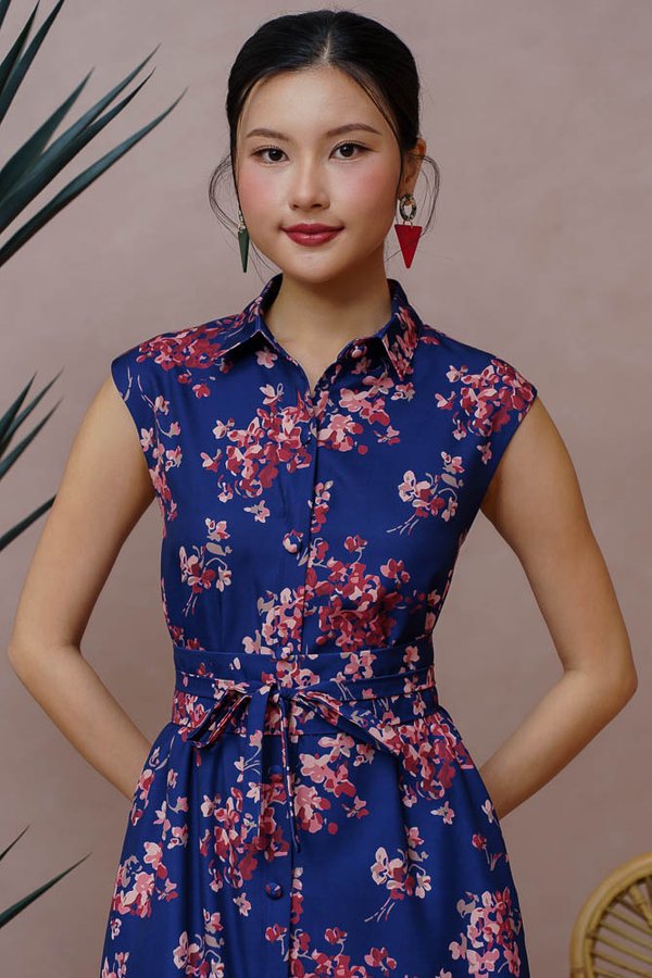 LOOM OF LIVING FLOWERS PRINT SHIRT DRESS (NAVY BLUE)
