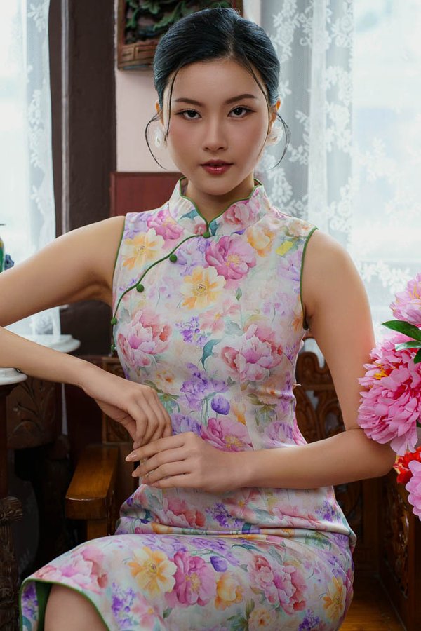 FLOWERS OF THE CLOUD GARDEN SIDE SLIT CHEONGSAM DRESS (VINTAGE BLOSSOM)