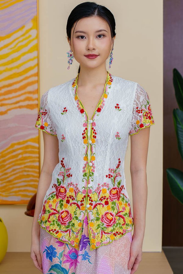 AMARIS LACE EMBROIDERY NYONYA KEBAYA (WHITE)