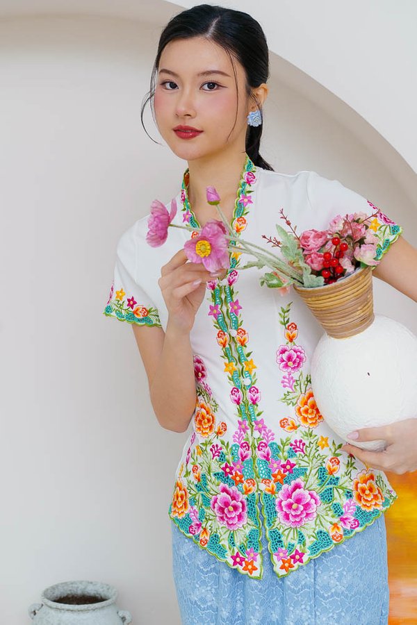 BLOOM BELLE EMBROIDERY NYONYA KEBAYA (WHITE)