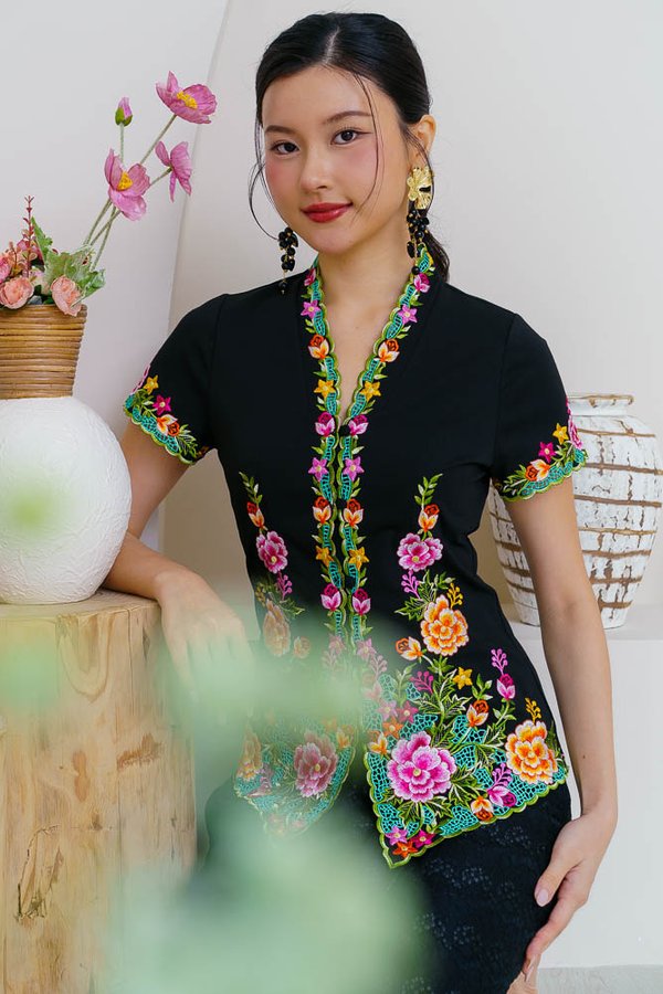 BLOOM BELLE EMBROIDERY NYONYA KEBAYA (BLACK)