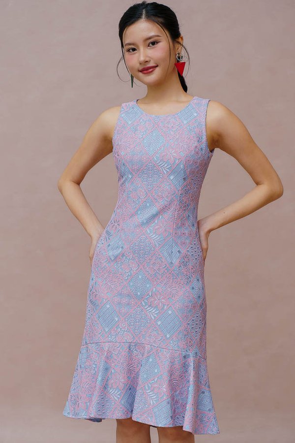 AMORA LACE DRESS (PERWINKLE PINK)