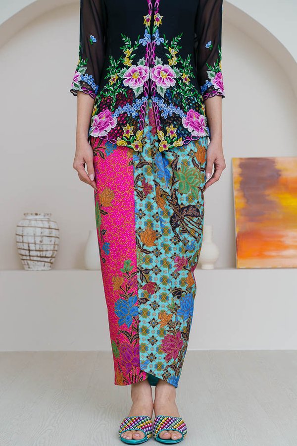 HUA DULU BATIK NYONYA SKIRT (FUCHSIA PERMAI)