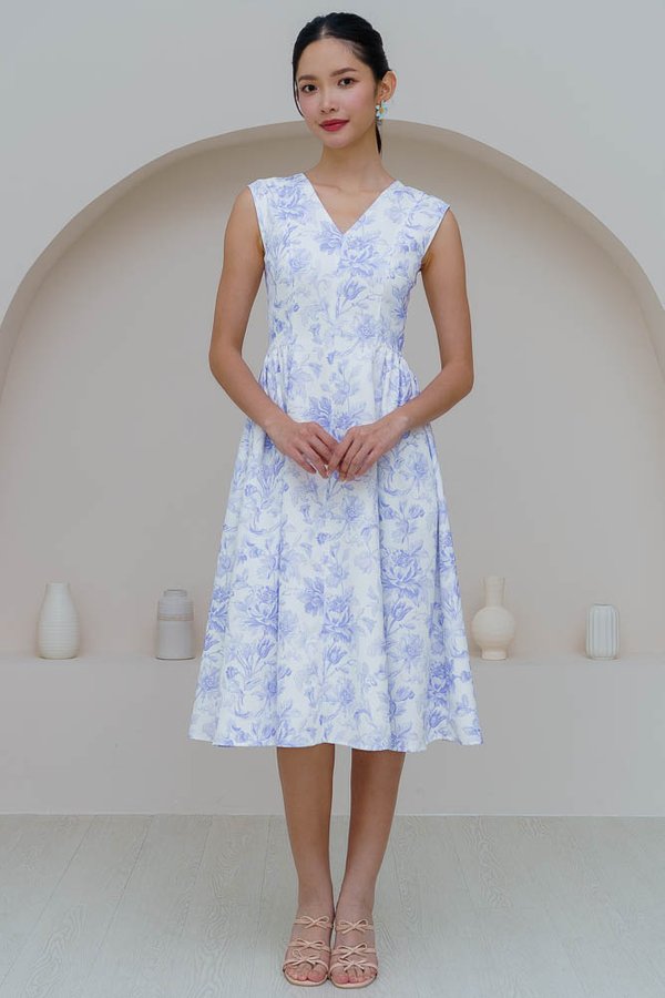 THE ENGLISH GARDEN V NECK FLARE DRESS (BLUE TOILE)