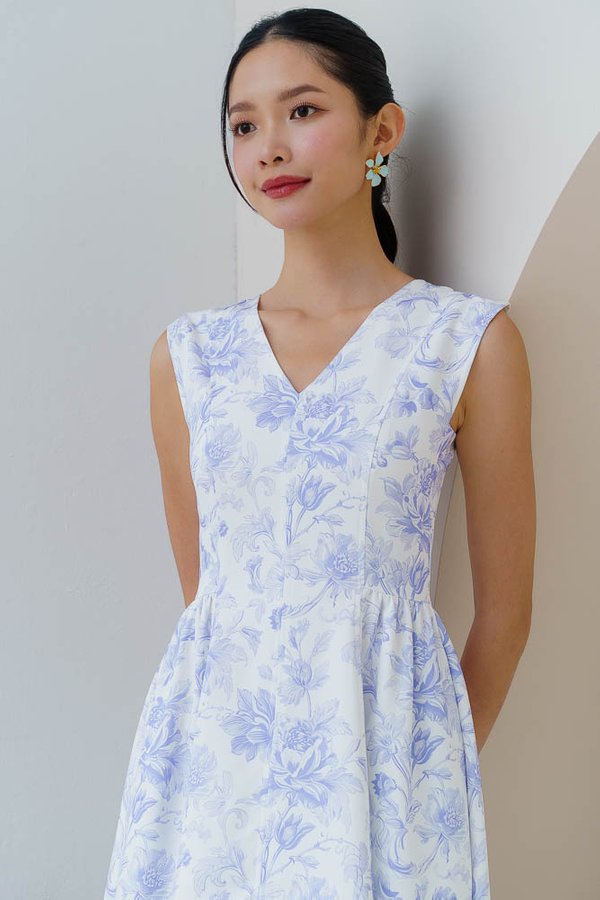 THE ENGLISH GARDEN V NECK FLARE DRESS (BLUE TOILE)