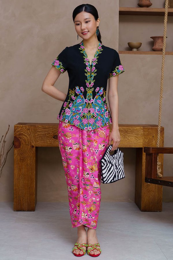 OMOCHA BATIK NYONYA SKIRT (FUCHSIA PINK)