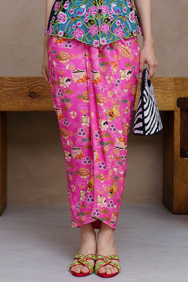 OMOCHA BATIK NYONYA SKIRT (FUCHSIA PINK)