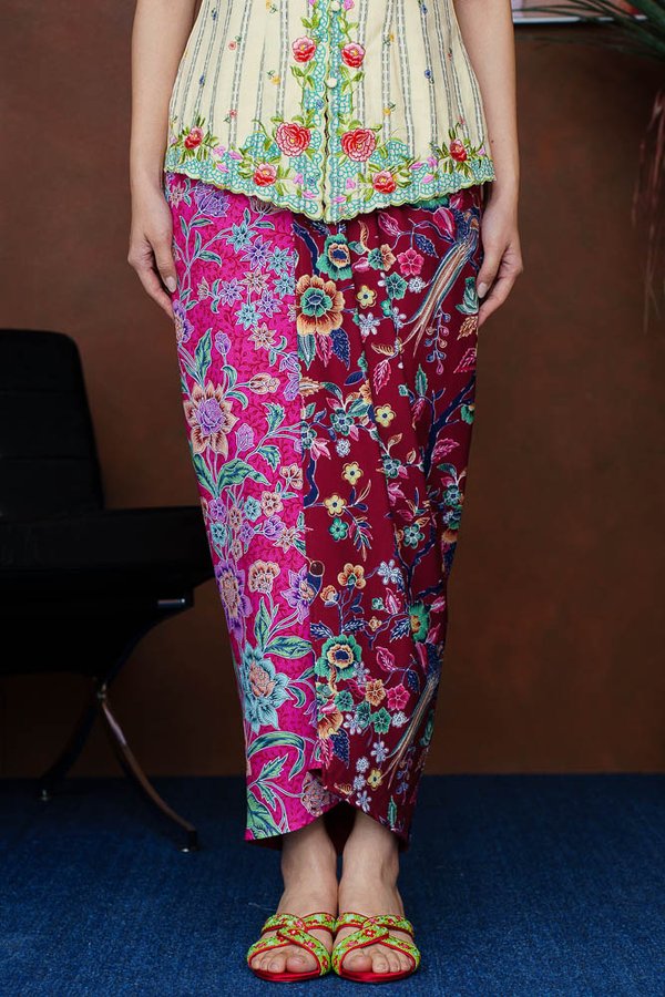 BIRDSONG TAPESTRY BATIK NYONYA SKIRT (WINE RED)