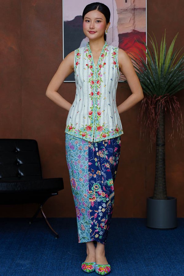 DAFIYAH COTTON EMBROIDERY NYONYA KEBAYA (SKY)