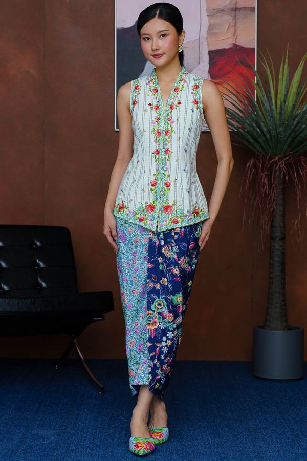 BIRDSONG TAPESTRY BATIK NYONYA SKIRT (FRENCH NAVY)