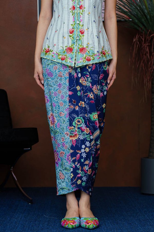 BIRDSONG TAPESTRY BATIK NYONYA SKIRT (FRENCH NAVY)