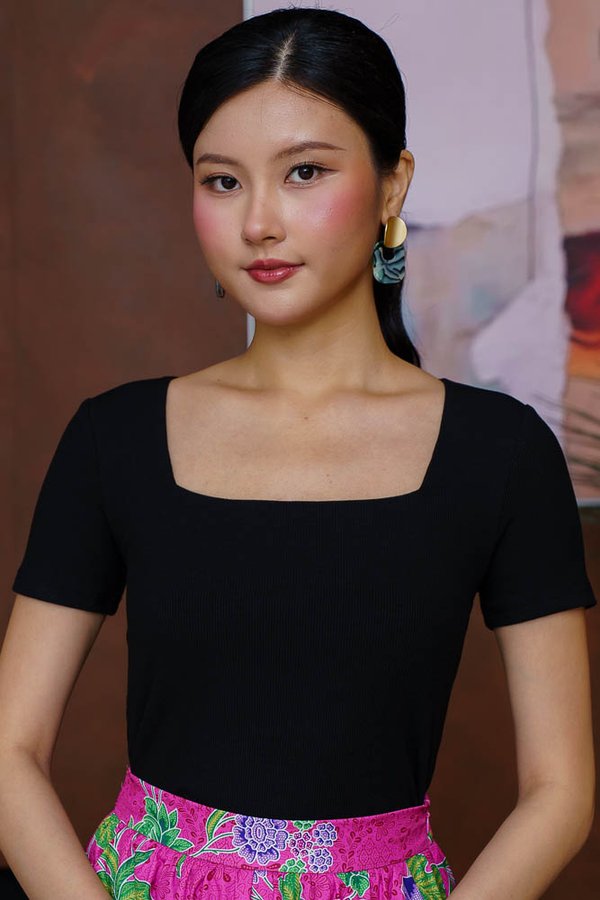 YOON-NA SQUARE NECK TOP (BLACK)