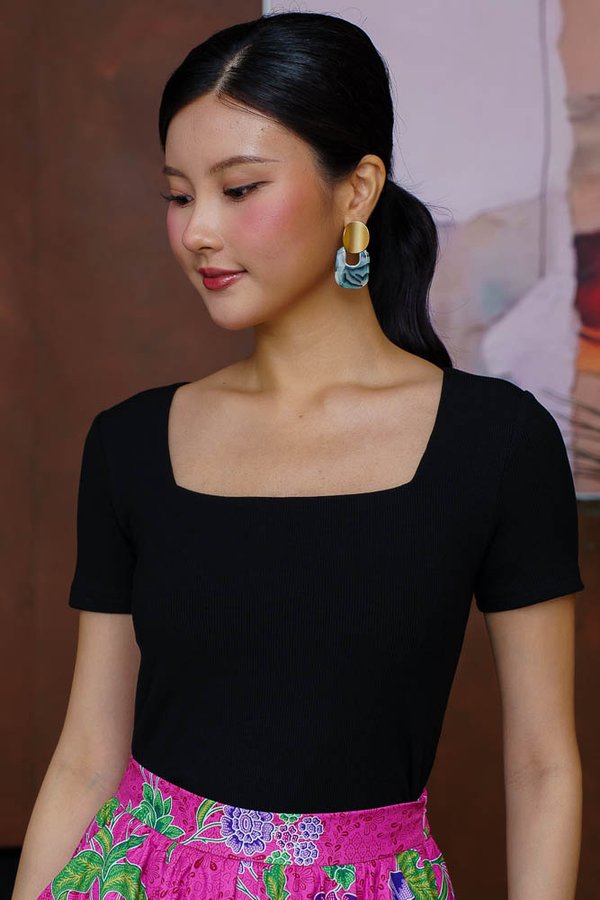 YOON-NA SQUARE NECK TOP (BLACK)