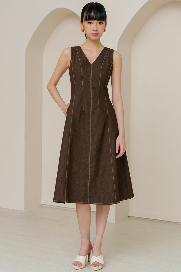 BLAIR YORK PANELLED DENIM DRESS (BROWN CREMOSO)