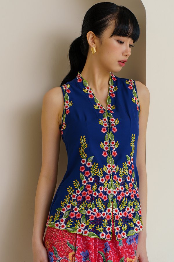 AMARYLLIS EMBROIDERY NYONYA KEBAYA (NAVY BLUE)