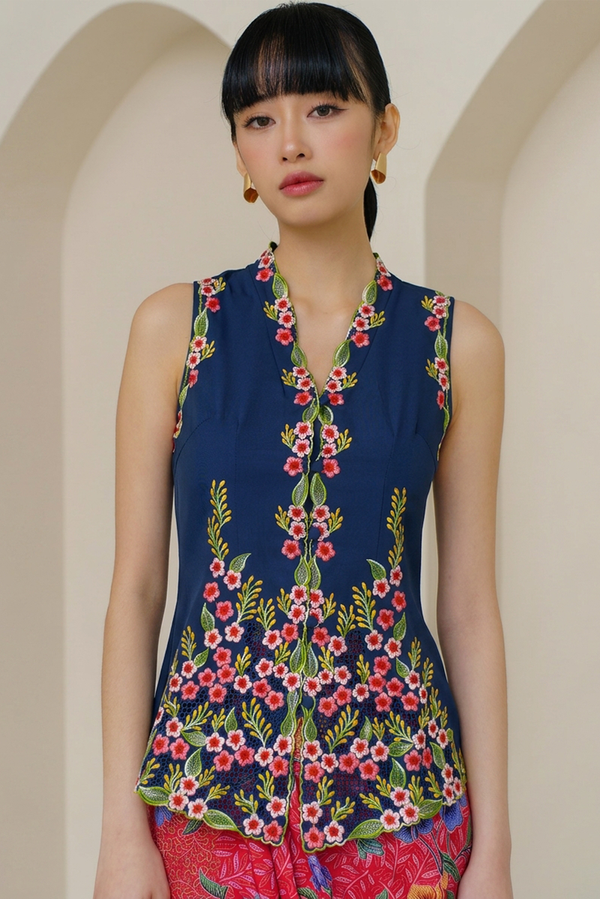 AMARYLLIS EMBROIDERY NYONYA KEBAYA (NAVY BLUE)