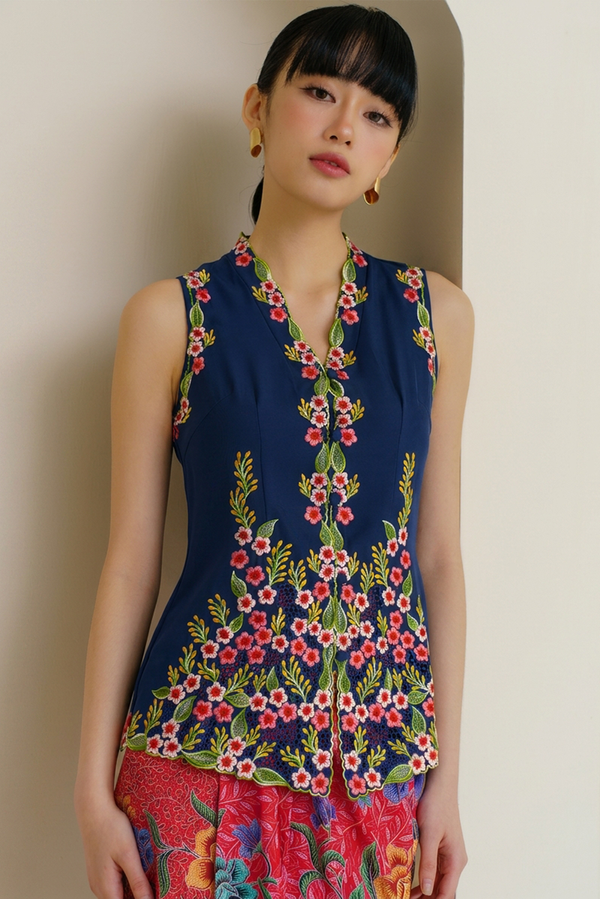 AMARYLLIS EMBROIDERY NYONYA KEBAYA (NAVY BLUE)