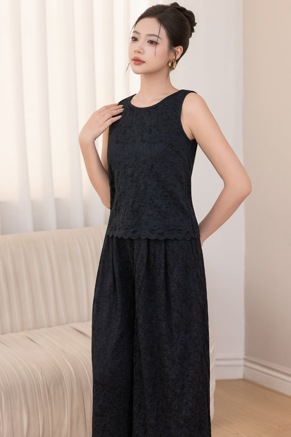 MARIS LACE SCALLOP TOP (BLACK)