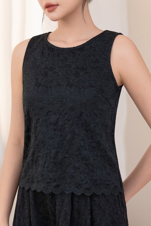 MARIS LACE SCALLOP TOP (BLACK)