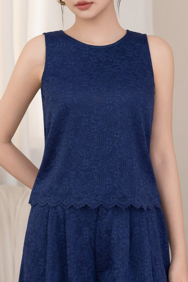 MARIS LACE SCALLOP TOP (NAVY)