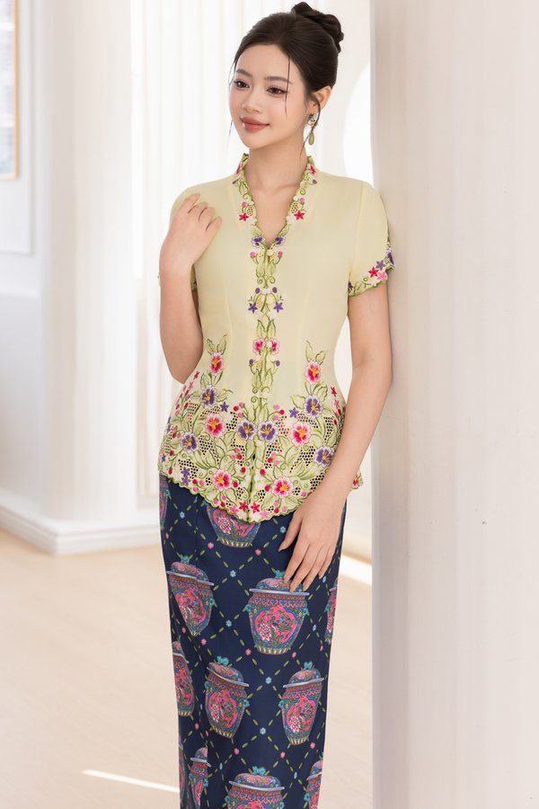 ZOYA SANA EMBROIDERY NYONYA KEBAYA (BUTTERMILK)