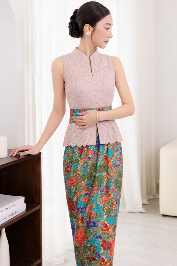 NILOUFAR LACE KEBAYA DRESS (PINK)